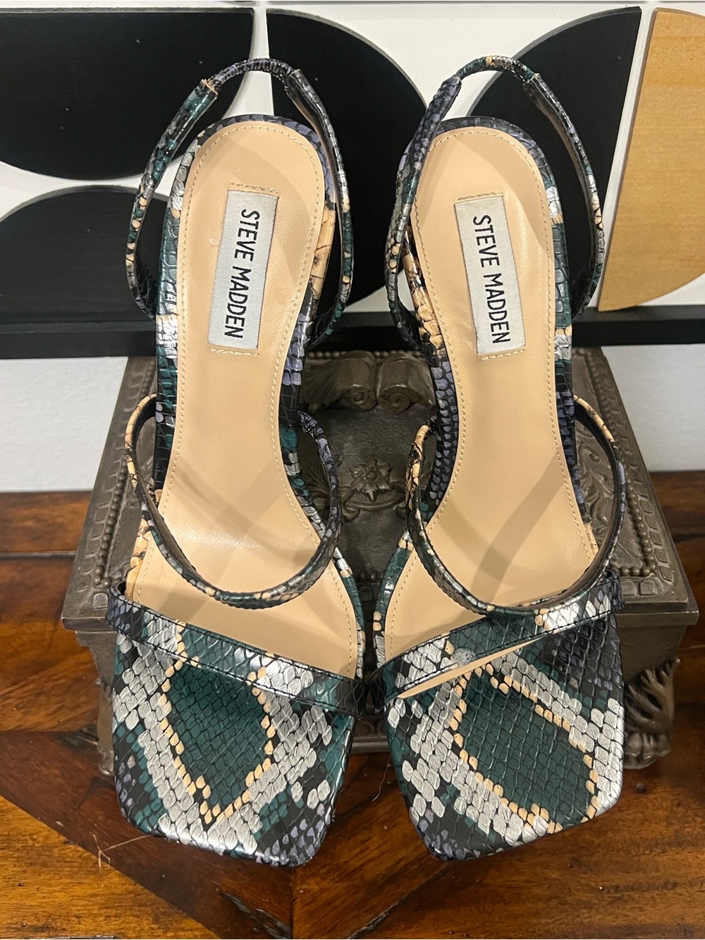 STEVE MADDEN GRADE GREEN SNAKE HEELS 7.5 Preowned